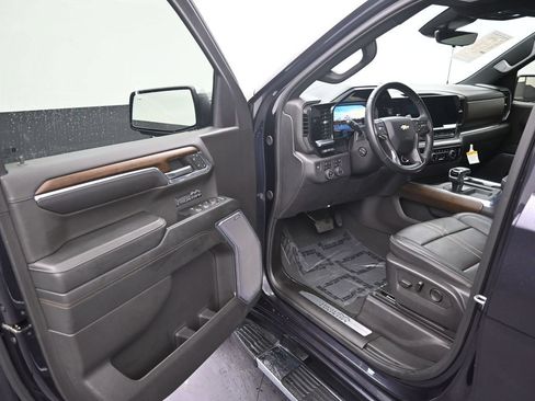 Used 2024 Chevrolet Silverado 1500 High Country w/ High Country Premium Package AWD/4WD image 10