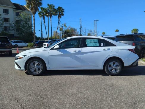 New 2026 Hyundai Elantra SE FWD image 3