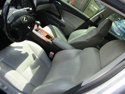 Used 2008 Lexus IS 250 RWD image 9