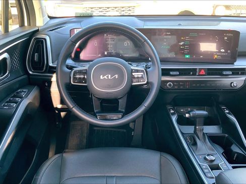 Certified 2025 Kia Sorento S image 10