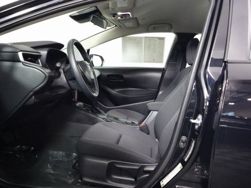 Used 2025 Toyota Corolla LE FWD image 10