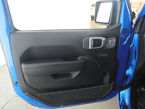 Used 2024 Jeep Wrangler Unlimited Rubicon w/ Safety Group image 6