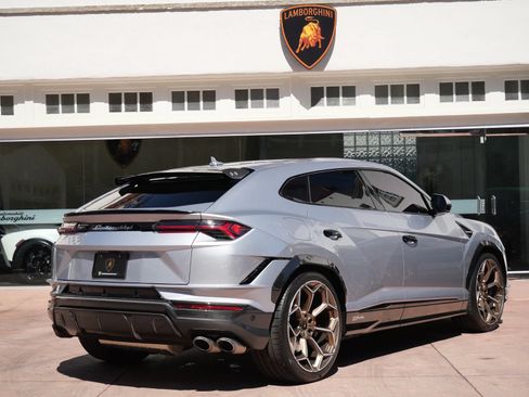 Used 2024 Lamborghini Urus Performante AWD/4WD image 3