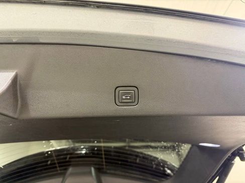 Used 2020 Cadillac XT6 Premium Luxury w/ LPO, Floor Liner Package FWD image 8