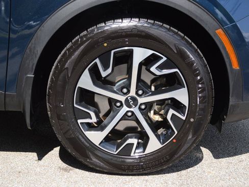 Used 2023 Kia Sportage EX AWD/4WD image 12
