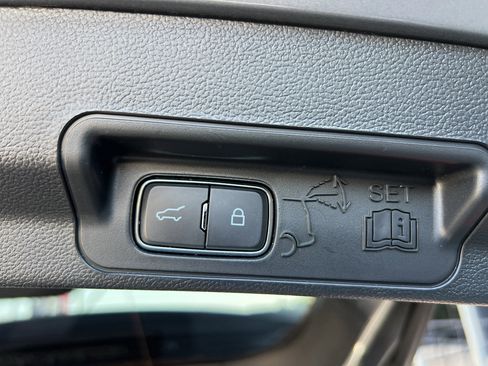 Used 2024 Ford Explorer Limited image 33