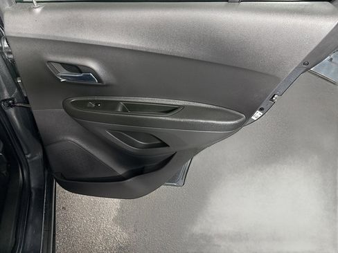 Used 2020 Chevrolet Trax LS w/ Tint and Cruise Package FWD image 27