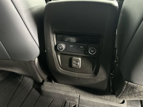 Used 2022 Buick Enclave Essence w/ Sport Touring Edition image 26