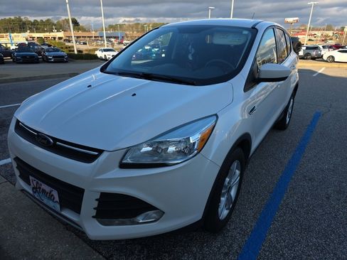 Used 2015 Ford Escape SE image 1