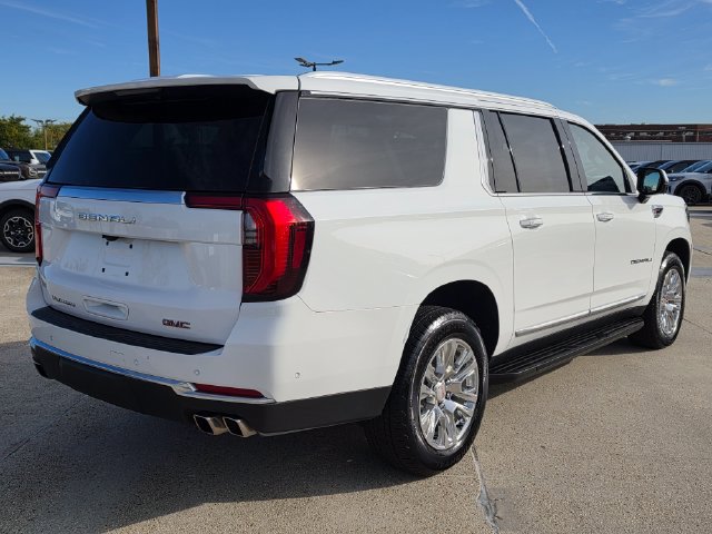 Used 2025 GMC Yukon XL Denali AWD/4WD image 5