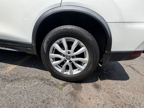 Used 2018 Nissan Rogue SV AWD/4WD image 15