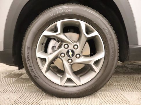 Used 2025 Chevrolet Trax LT FWD image 6