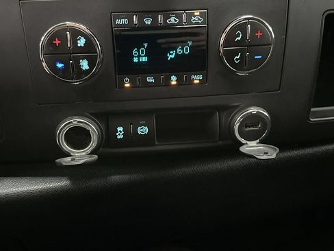Used 2014 Chevrolet Silverado 2500 LT w/ Interior Plus Package AWD/4WD image 44
