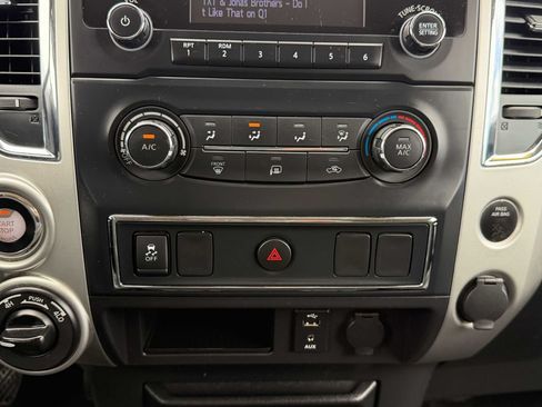 Used 2018 Nissan Titan SV AWD/4WD image 31