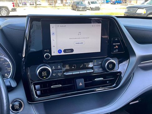 Used 2023 Toyota Highlander LE image 32