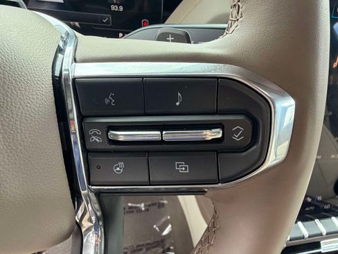 Used 2025 GMC Yukon Denali w/ Advanced Technology Package RWD image 13