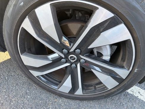 Used 2023 Volvo XC40 B5 Ultimate w/ Protection Package Premier image 2