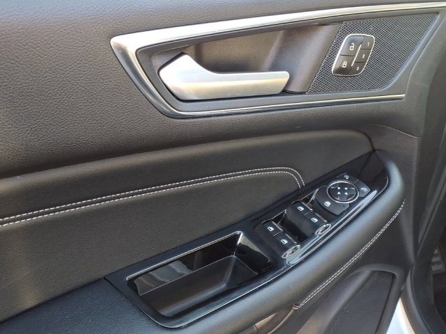 Used 2018 Ford Edge Titanium w/ Ford Safe & Smart Package AWD/4WD image 13