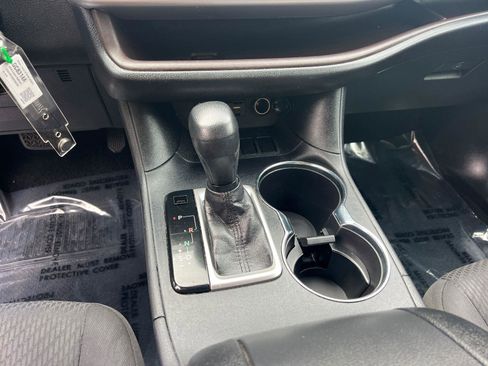 Used 2019 Toyota Highlander LE image 31