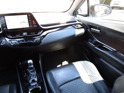 Used 2019 Toyota C-HR Limited image 9