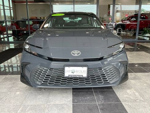 Used 2025 Toyota Camry SE FWD image 2