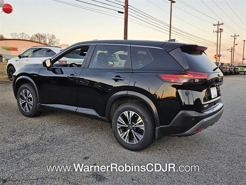 Used 2023 Nissan Rogue SV image 9