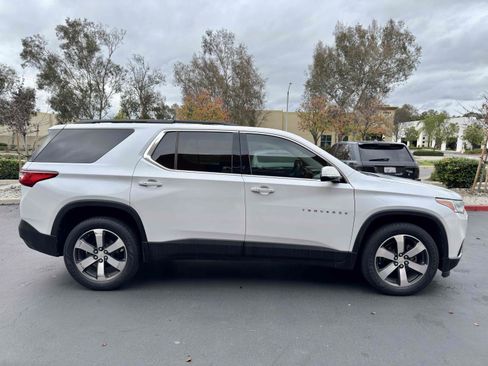 Used 2019 Chevrolet Traverse LT w/ LT Premium Package FWD image 7