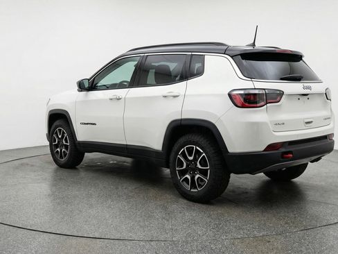 Used 2025 Jeep Compass Trailhawk AWD/4WD image 6