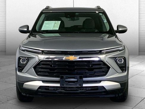 Used 2024 Chevrolet TrailBlazer LT FWD image 2