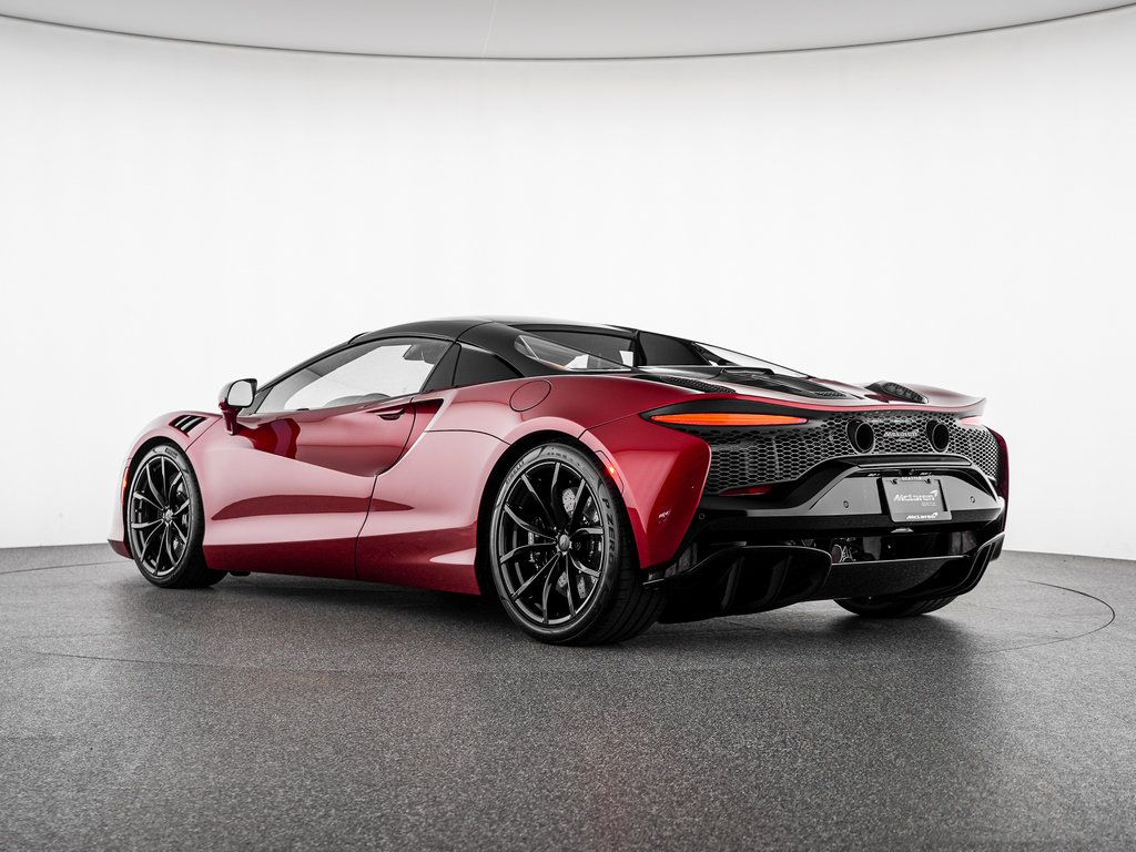 Used 2025 McLaren Artura Spider RWD image 17