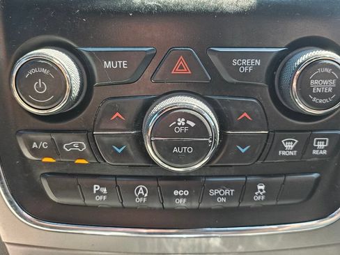 Used 2019 Jeep Grand Cherokee Laredo RWD image 35