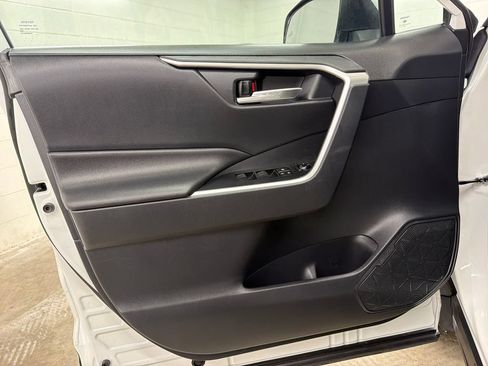 Used 2019 Toyota RAV4 XLE FWD image 17