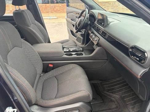 Used 2025 Honda Pilot Sport image 40