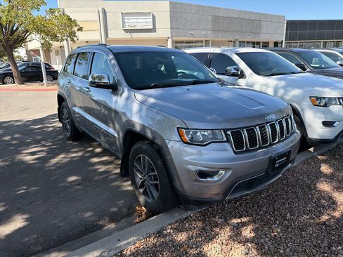 Used 2017 Jeep Grand Cherokee Limited w/ Trailer Tow Group IV AWD/4WD image 3