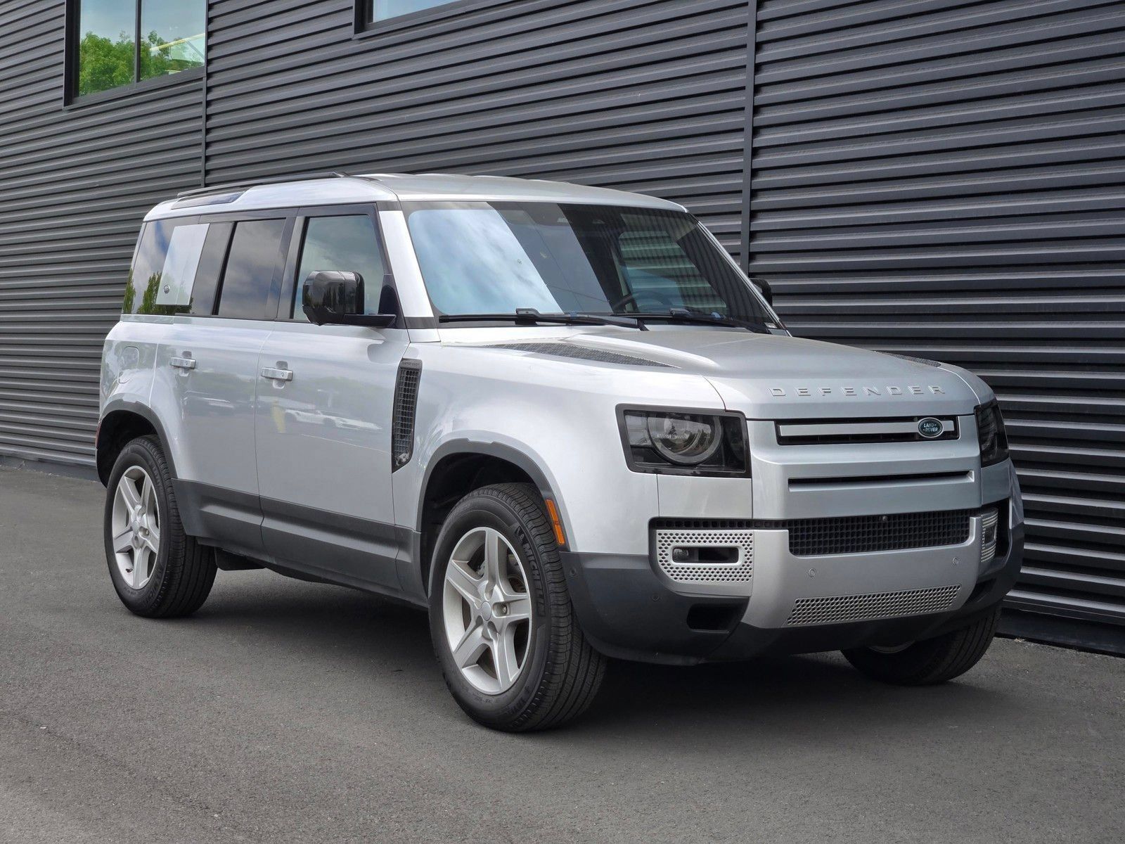 Used 2020 Land Rover Defender 110 SE AWD/4WD image 9
