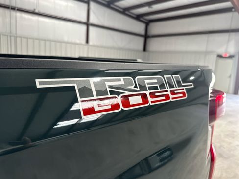 Used 2026 Chevrolet Silverado 1500 Custom Trail Boss w/ LPO, Dark Essentials Package AWD/4WD image 12