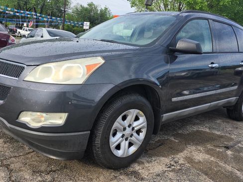 Used 2009 Chevrolet Traverse LS image 1