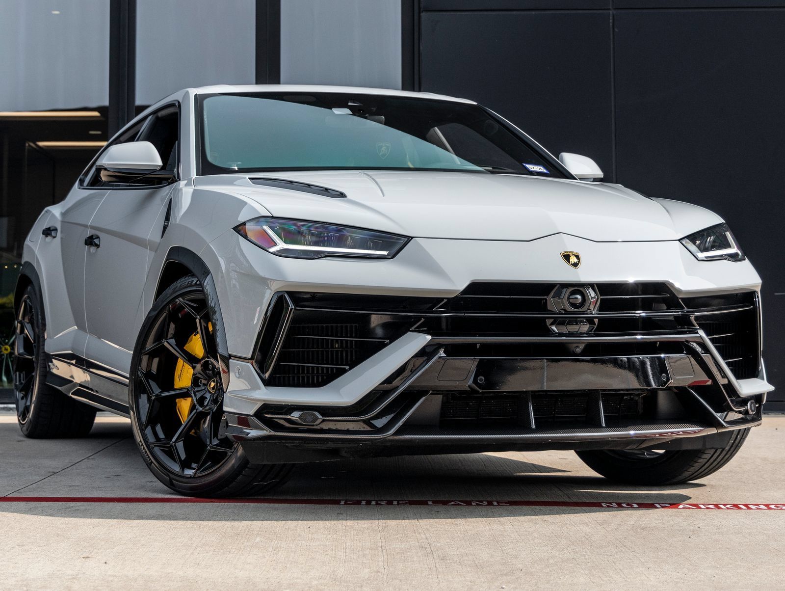 Used 2024 Lamborghini Urus Performante AWD/4WD image 2