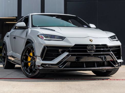Used 2024 Lamborghini Urus Performante AWD/4WD image 2