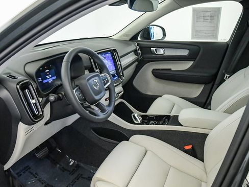 Certified 2026 Volvo XC40 B5 Plus AWD/4WD image 17