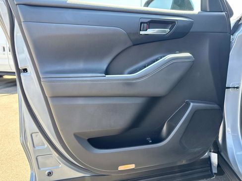 Used 2022 Toyota Highlander XLE image 13