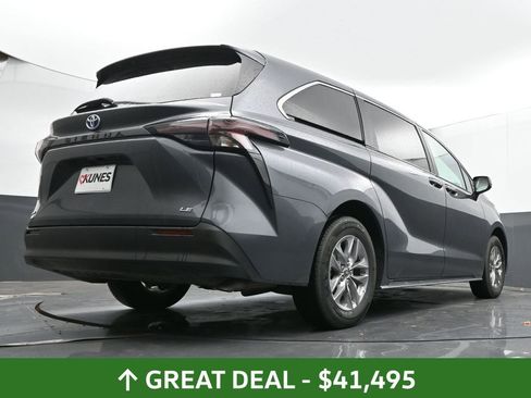 Used 2025 Toyota Sienna LE image 48