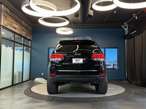 Used 2017 Jeep Grand Cherokee Limited AWD/4WD image 4