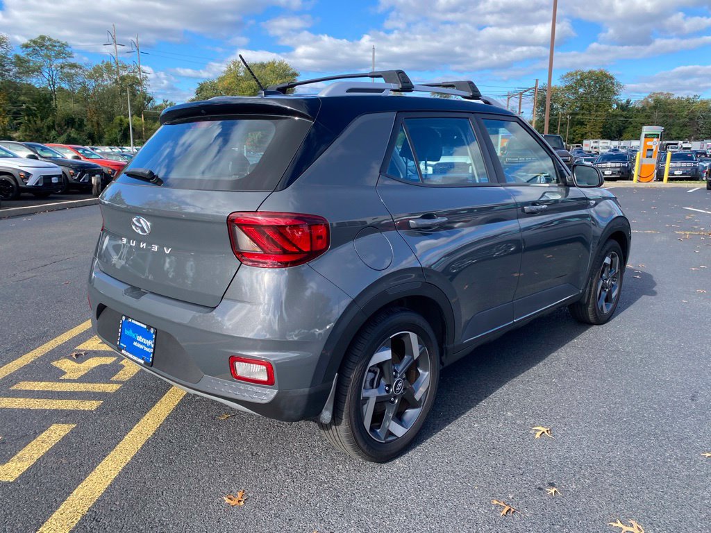 Certified 2024 Hyundai Venue Limited FWD image 4
