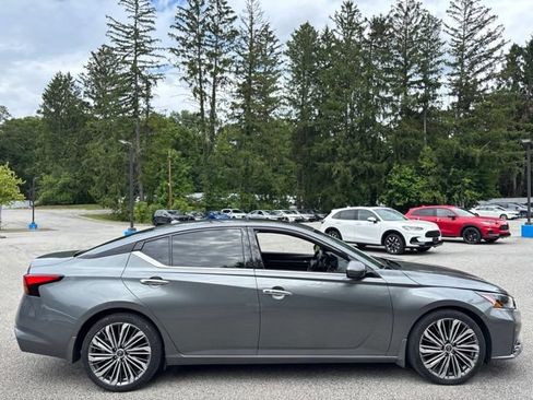 Used 2023 Nissan Altima 2.5 SL FWD image 9