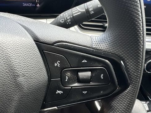 Used 2025 Chevrolet Trax LT FWD image 24