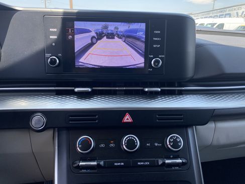 Used 2024 Kia Carnival LX FWD image 13
