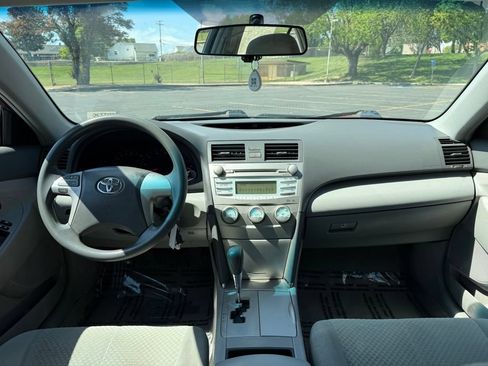 Used 2009 Toyota Camry LE FWD image 11