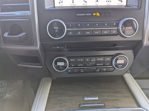 Used 2018 Ford Expedition Platinum image 21