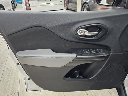 Used 2014 Jeep Cherokee Latitude w/ Comfort/Convenience Group image 35